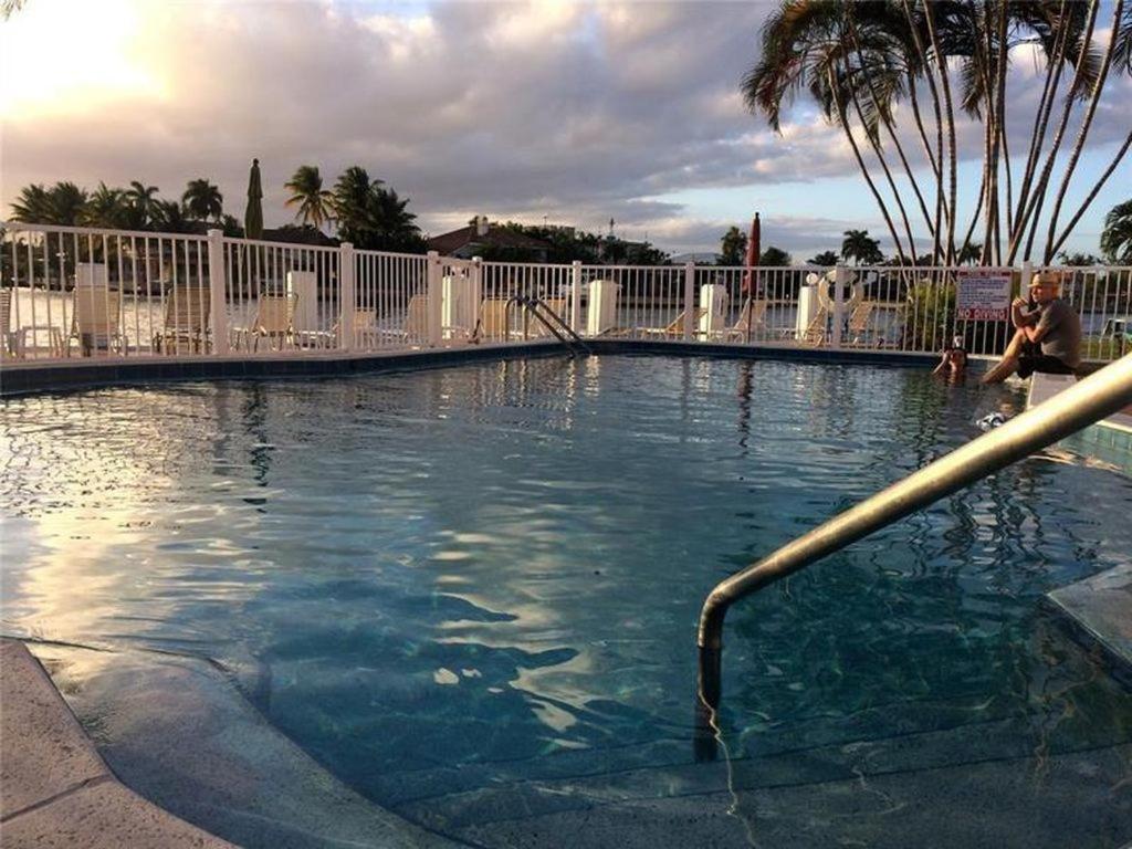 Апартаменты Aloha Escape Помпано Бич Экстерьер фото